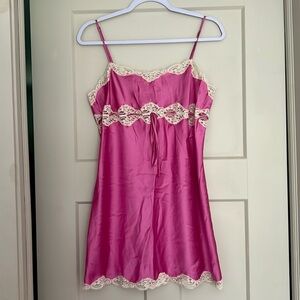 Vintage Y2K Victoria’s Secret Silky Hot Pink Slip with Irovy Trim - Medium